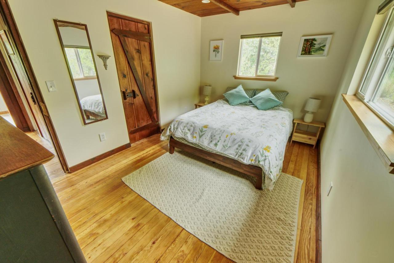 Rivers Breeze Relaxing Riverside Cabin With Private Suite Kayaks Healdsburg Exterior photo