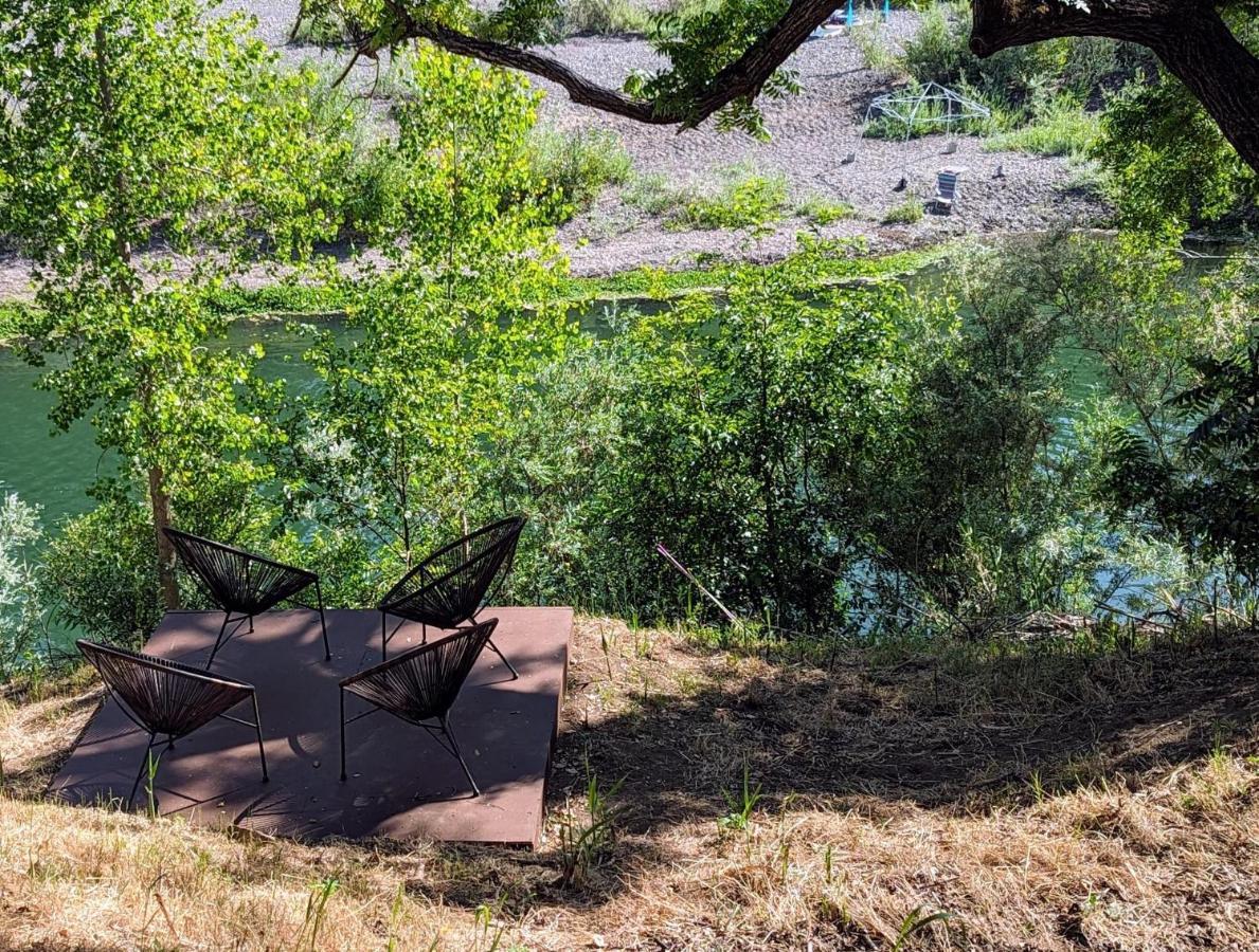 Rivers Breeze Relaxing Riverside Cabin With Private Suite Kayaks Healdsburg Exterior photo